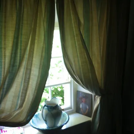 Nocleg ze śniadaniem Moate House Accomodation *