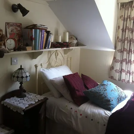 فندق مبيت وإفطار Moate House Accomodation *
