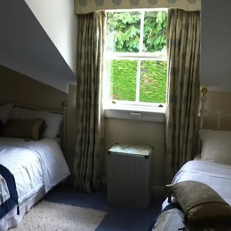Nocleg ze śniadaniem Moate House Accomodation *