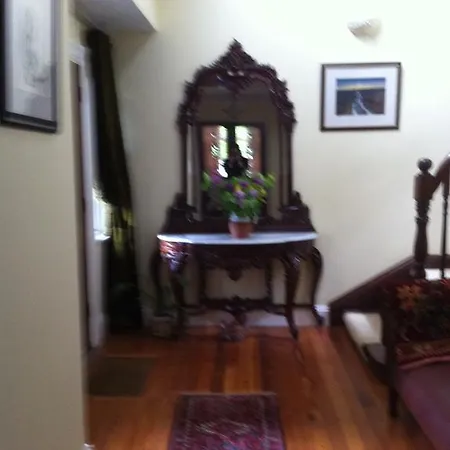 Nocleg ze śniadaniem Moate House Accomodation *
